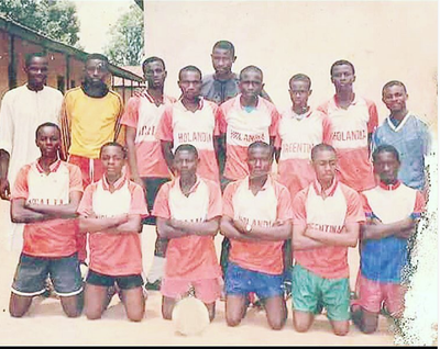 Can you spot the celebrities in this throwback photo