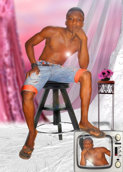T.L.D best upcoming rapper and singer  CYNOSURE was found hanging out with his fans in street of Nkpor