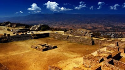 Monte Albán, ciudad prehispánica en Oaxaca.