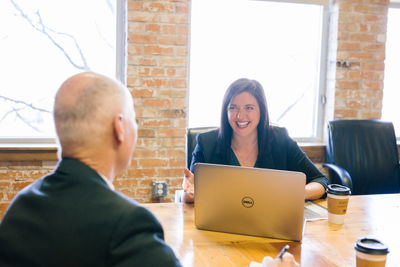 Qué pueden hacer las pequeñas empresas para mantener a los empleados motivados