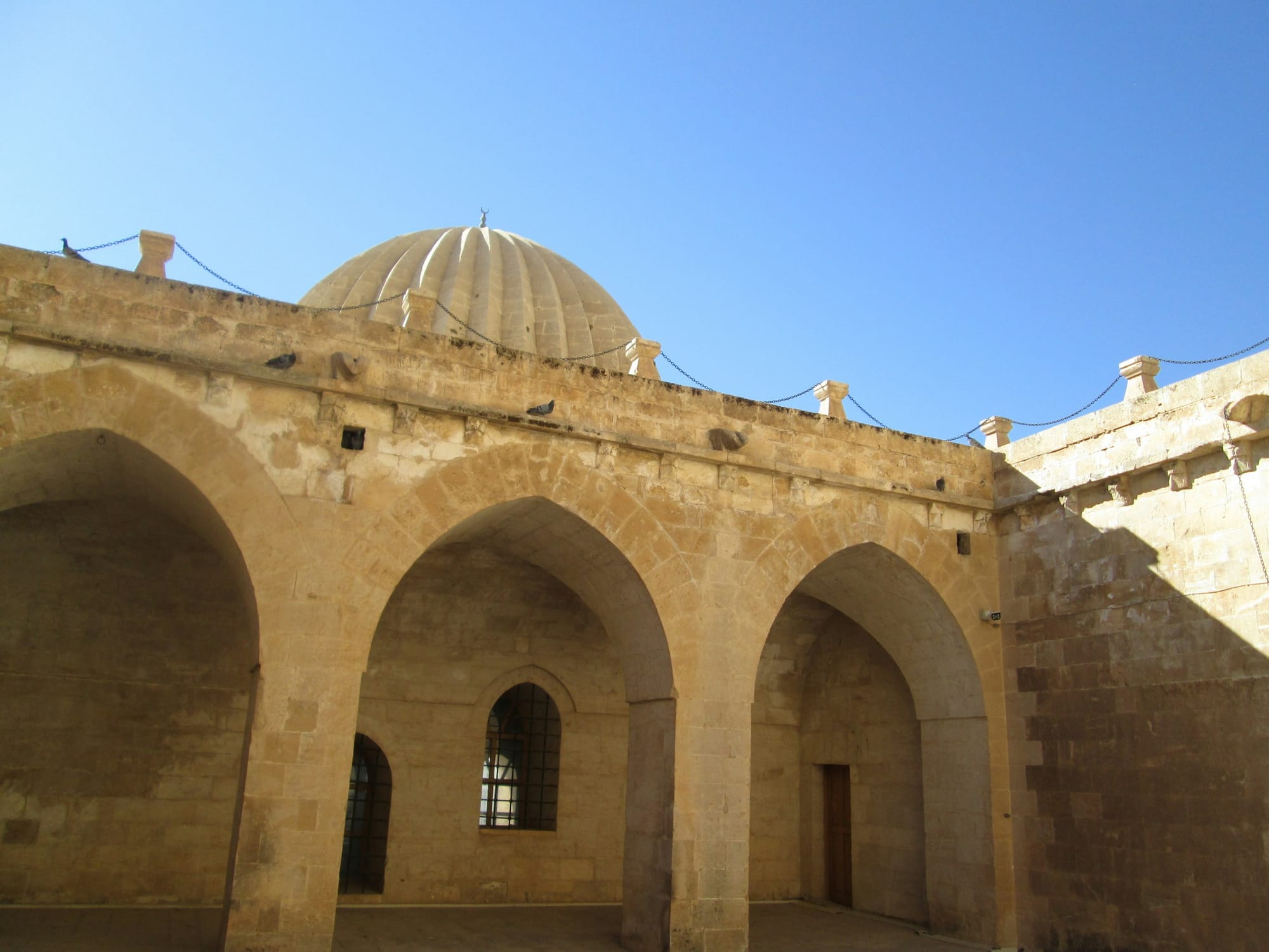 התקנת מערכות אבטחה תת-קרקעיות: פתרונות לבניינים היסטוריים ומבנים מוגנים