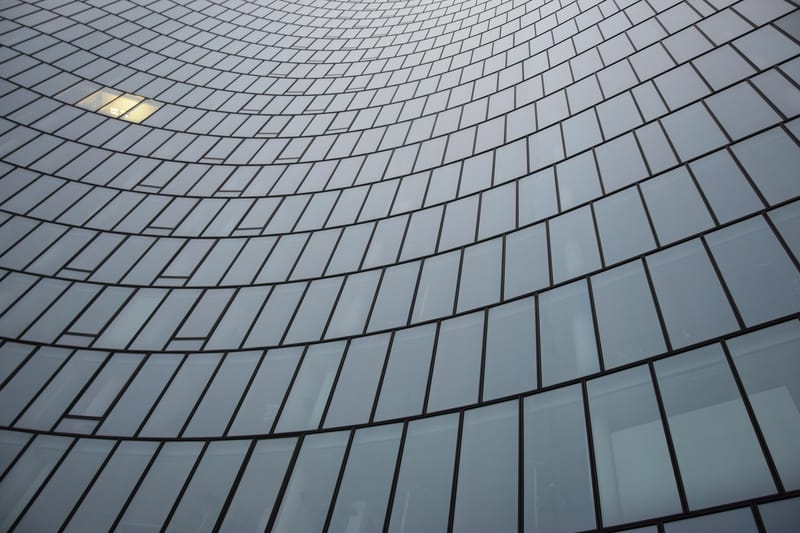 Assetklassen im Vergleich – Wohnen, Büro, Logistik, Pflege, Hotel und Gewerbeimmobilien 2025