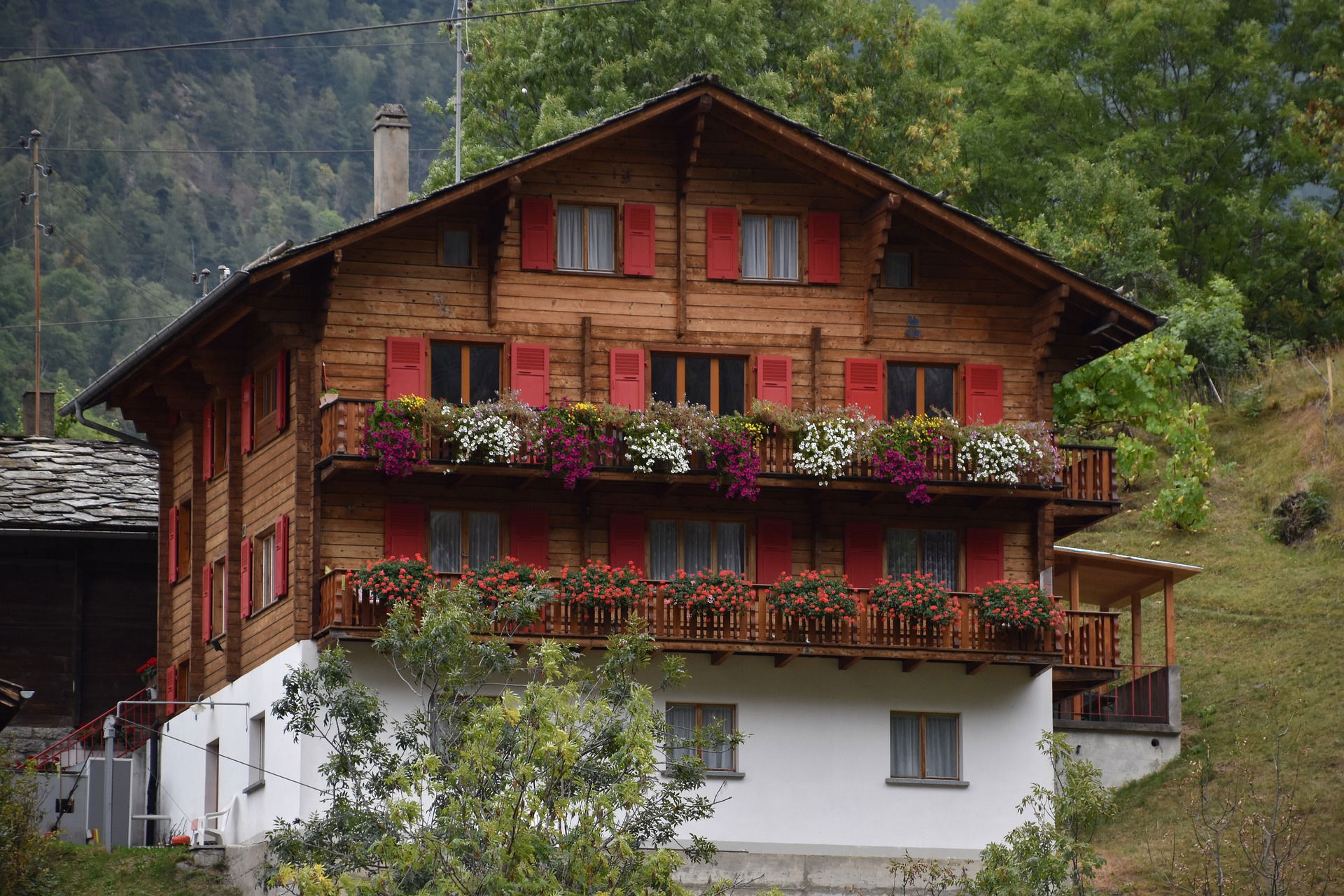 Découvrez l'Histoire Captivante du Chalet Suisse