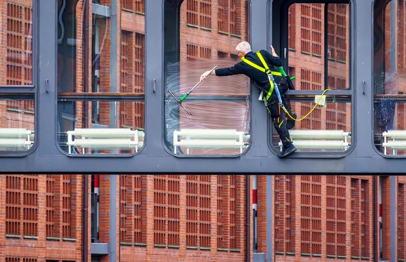 GLAS &amp; FACADE REINIGUNG