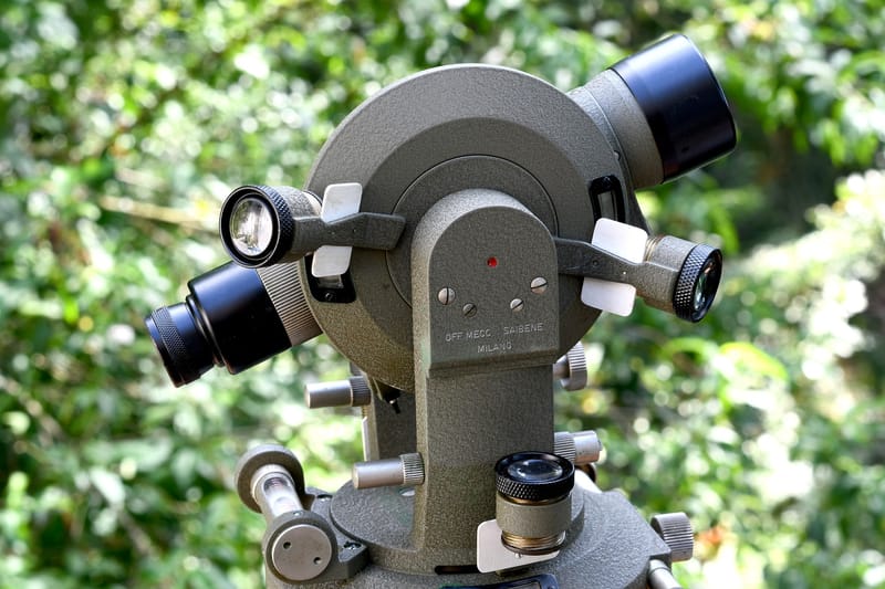 TOPOGRAPHIE-LOCATION ENGINS ET CONSEILS JURIDIQUES