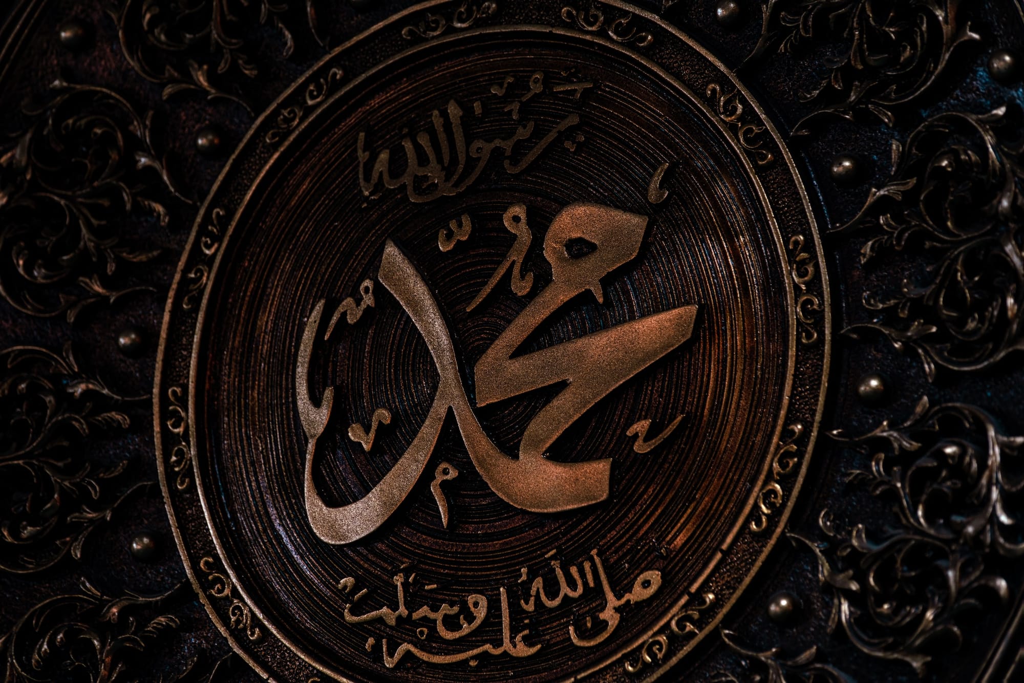 أُُمِيٌّ  ” مُحَمَد ﷺ” .. و أَعْجَزَ العَالَمَ 