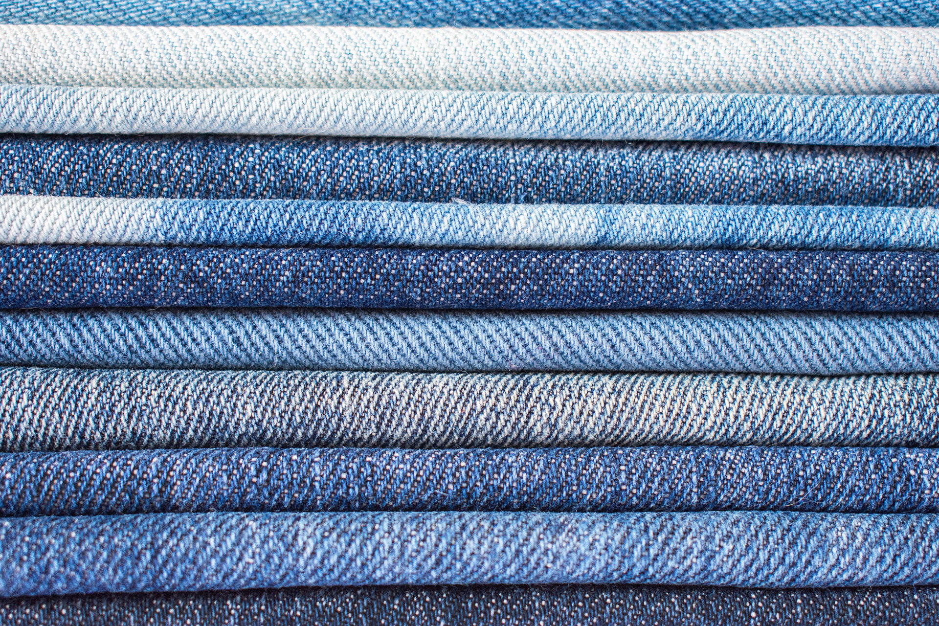 Återbruka gamla jeans – Smarta hantverksprojekt för utslitna denimbyxor