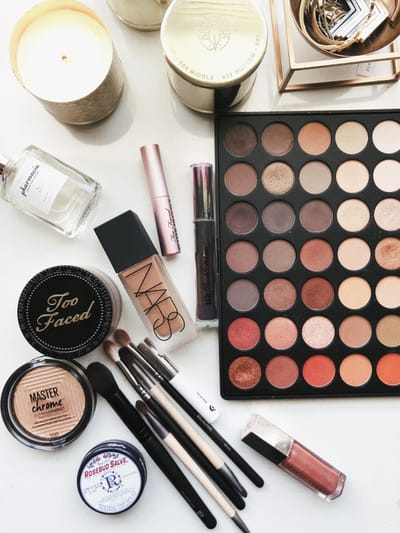 To Keep Makeup Looking Fresh Take A Powder
