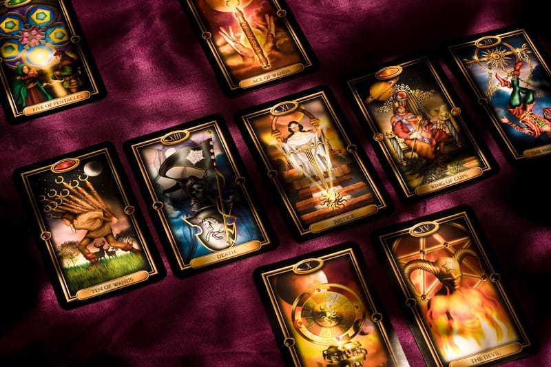 Asztro tarot, kártyavetés, jóslás