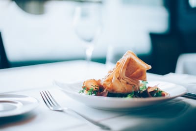 Tips for dining alone on your solo trip