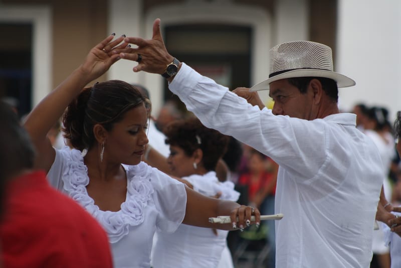 Learn SALSA and BACHATA