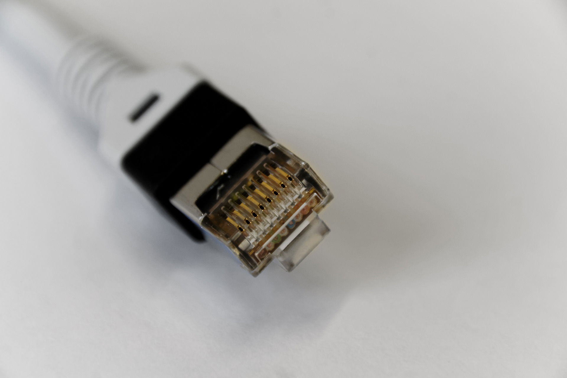 איך לבנות כבל רשת מגשר (Patch Cable)