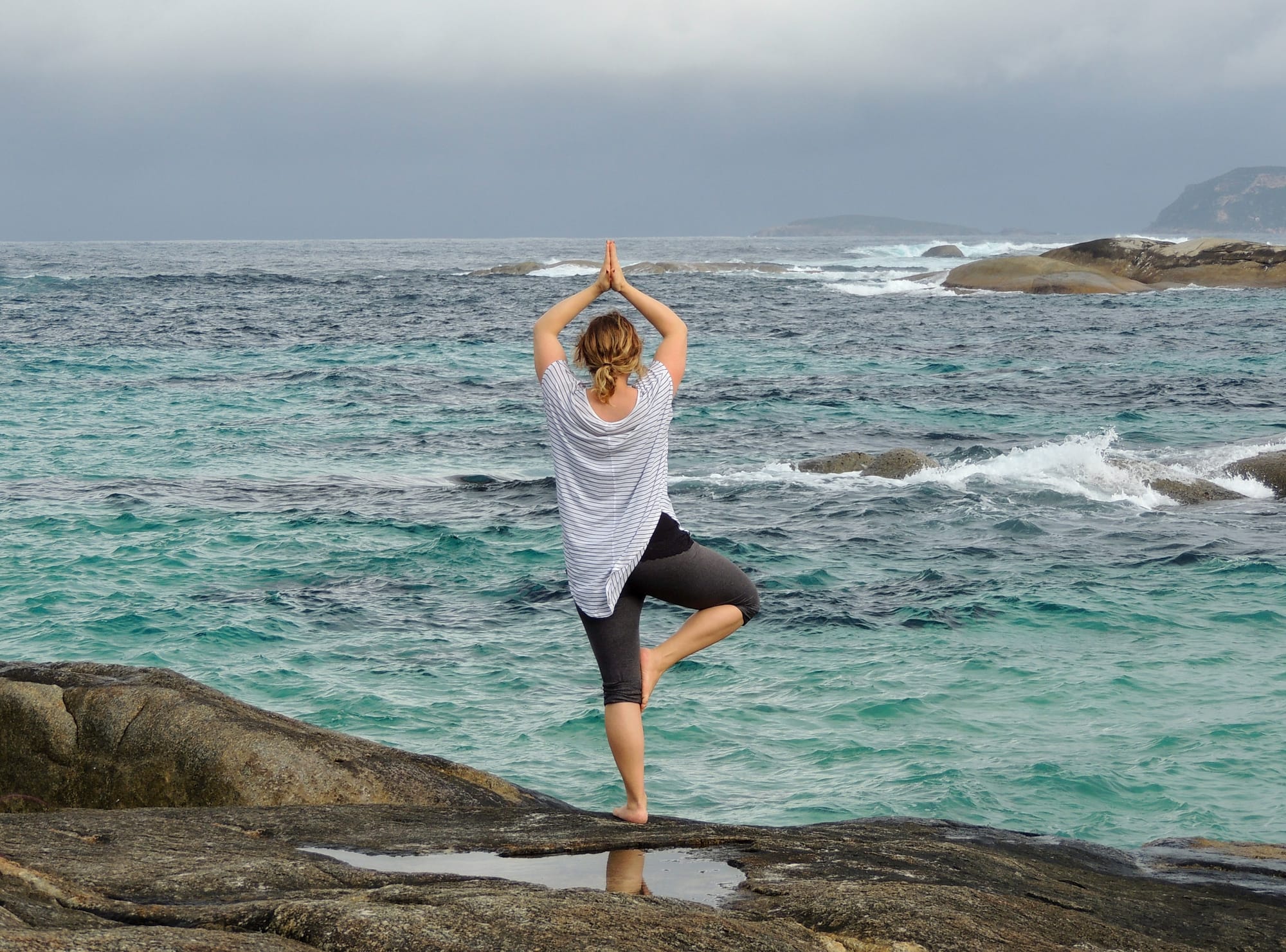 La meditación, las piedras y el agua