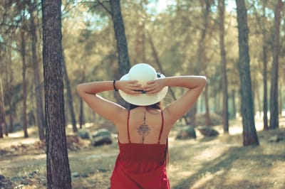 הקשר בין רמות נמוכות של ויטמין D לסיכויי תמותה גבוהים מקורונה ואיך זה קשור לעור שלנו ולתזונה