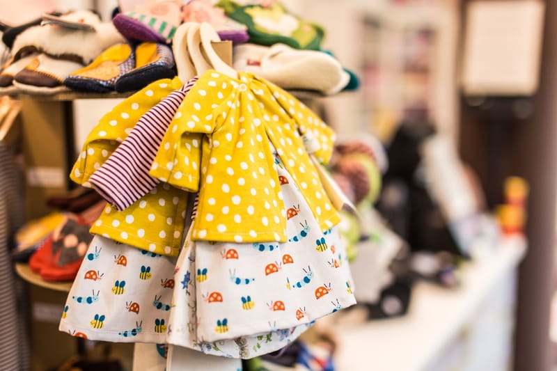 Venta de ropa usada para niños