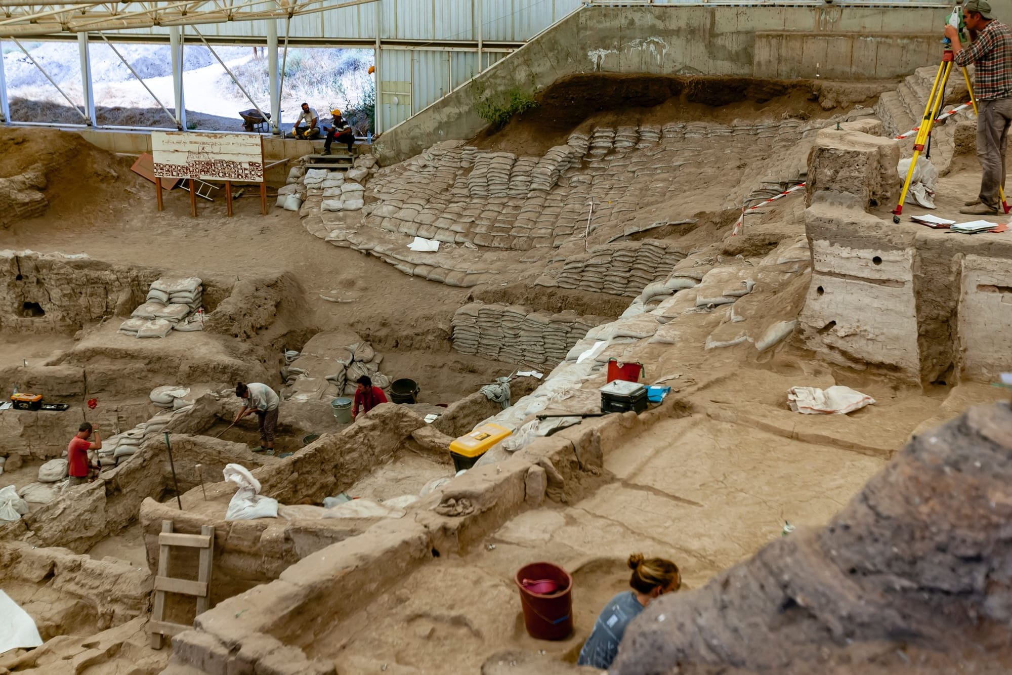 Arqueologia Bíblica e as Perguntas que nos Fazem Coçar a Cabeça