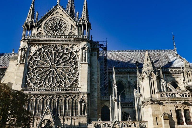  Notre Dame en Paris adopta la tecnología digital