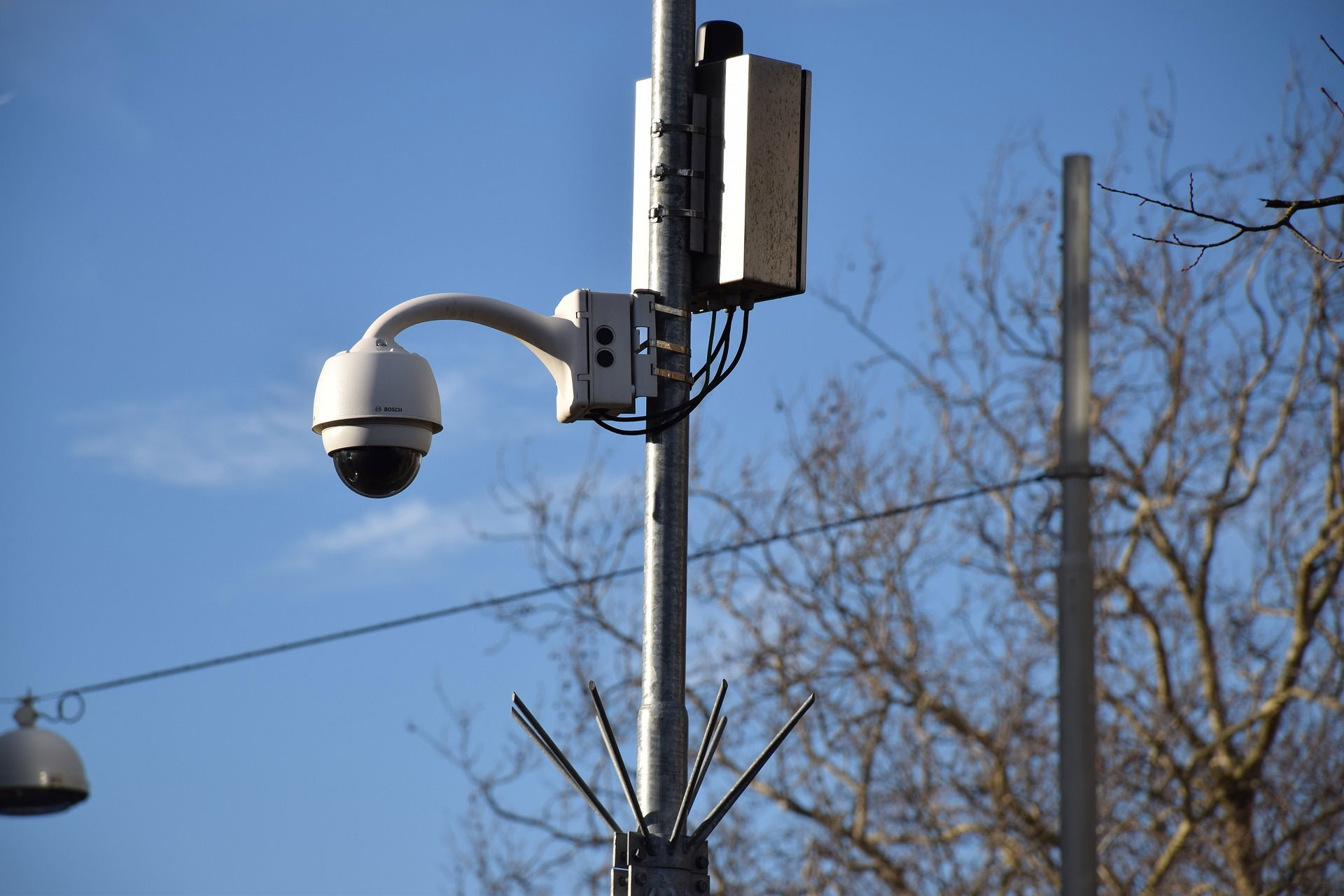 אנליטיקה חכמה מבוססת AI במערכות CCTV על מתח נמוך