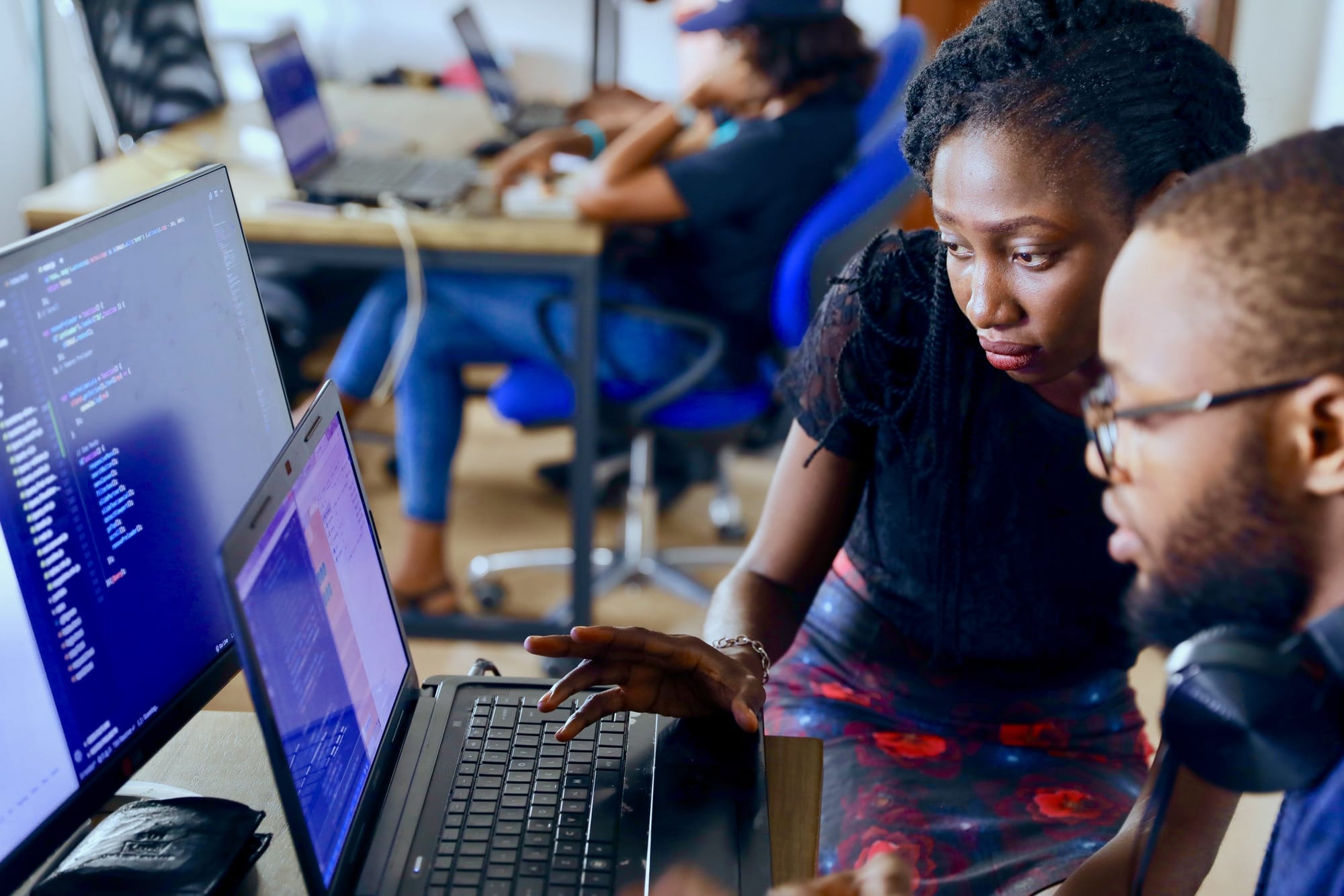 Une Nouvelle Équipe Se Lève au Sein de Mamans Soloeotop en RDC : Maître Mira NSIMBA LUTETE à la Tête d’un Engagement Fort pour les Parents Solos et la Jeunesse