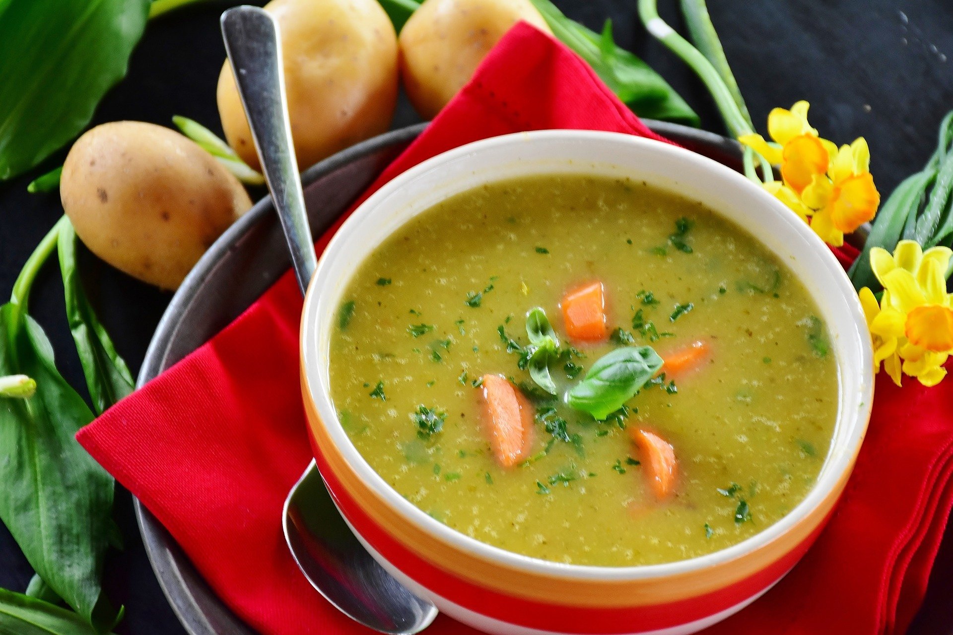 Suppe mit Roter Bete und Kartoffeln