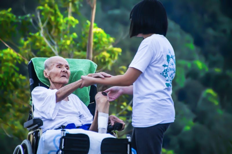 INTERNAS, CUIDADORAS DE PERSONAS MAYORES Y ANCIANOS