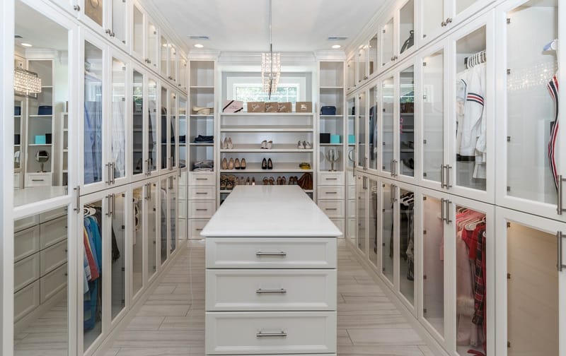 Cabinet &amp; Closet