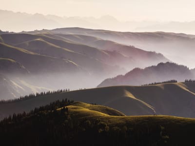 Az Isten háta mögött