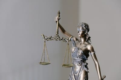 Advantages and Disadvantages of  Personal Injury Lawyer