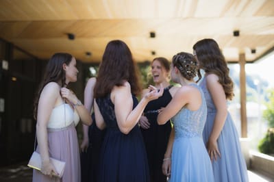 パーティードレスを借りれるお店を見ていると分かるのですが