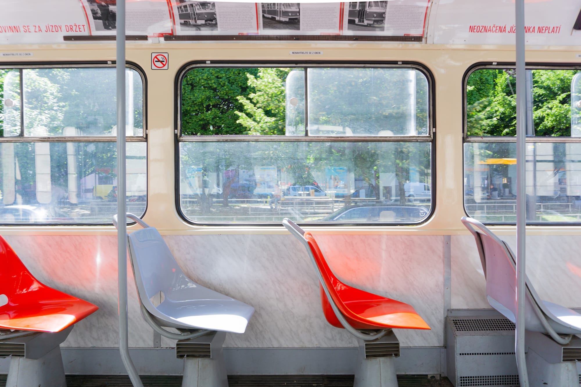 Die Suche nach Kleingeld ist passé - so geht es rasch zum Fahrschein für die Prager Öffis