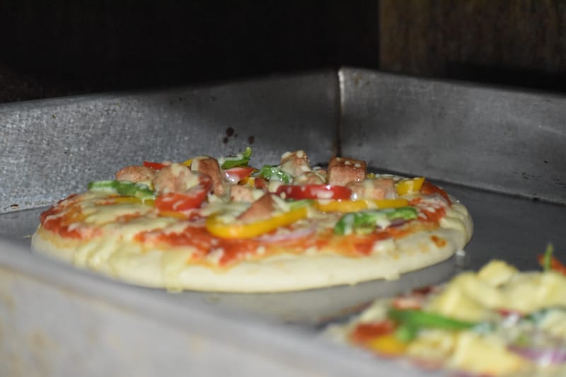 Chicken Pizza ➡️(Mozzarella, Chicken olive, Chilli, onion tomato, organo)