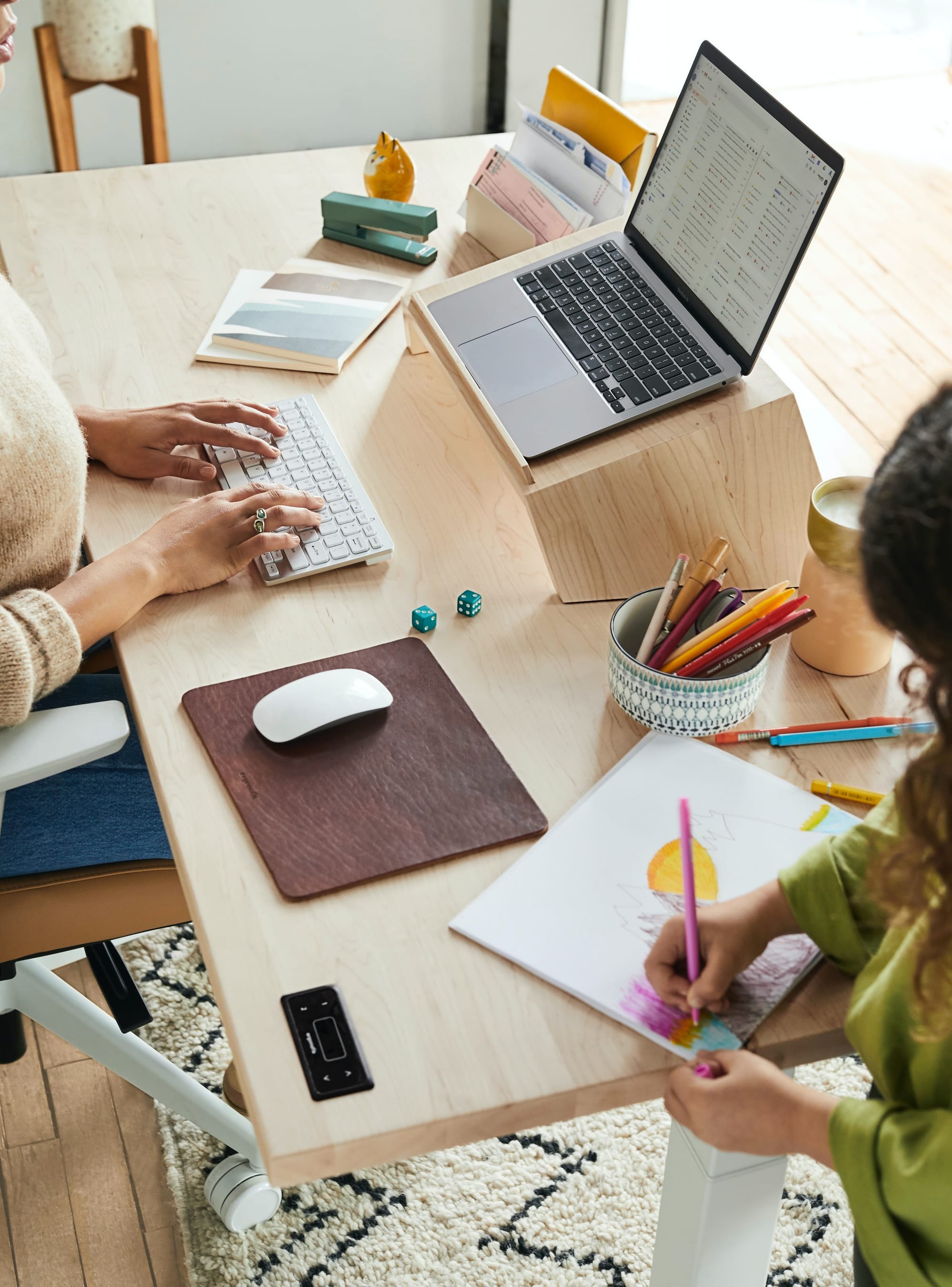 El malabarismo de la mujer en las vacaciones de los hijos y el horario laboral