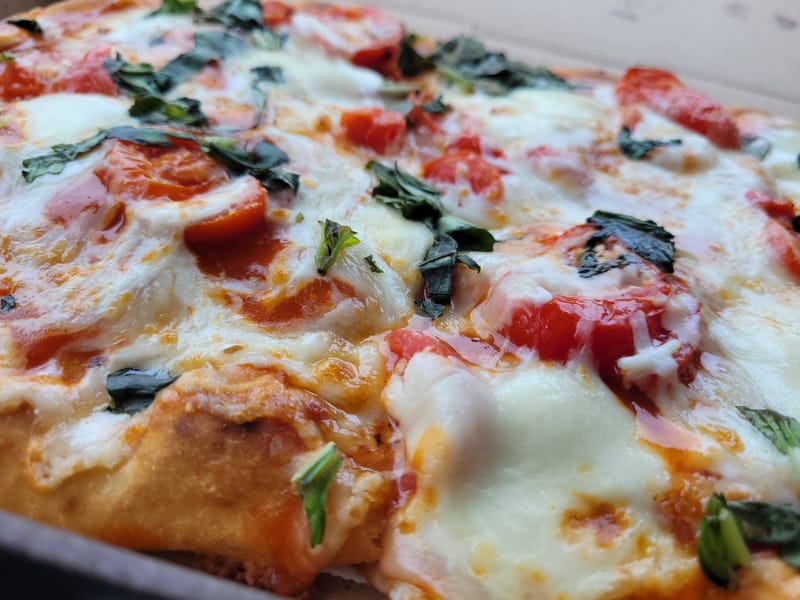 Margarita pizza ➡️(Mozzaralla, Chicken Olive, Organo)
