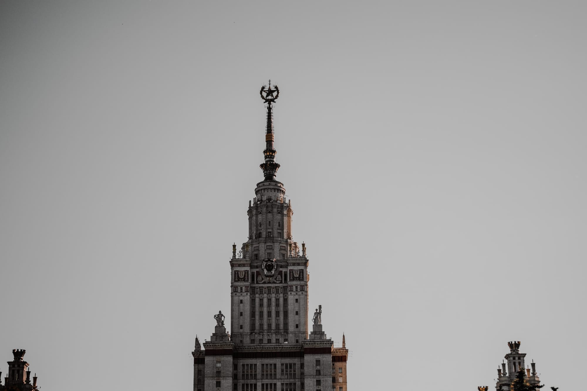 Поступила информация о том, что сотрудник ФСО в провокационной форме призвал гражданина совершить суицид.