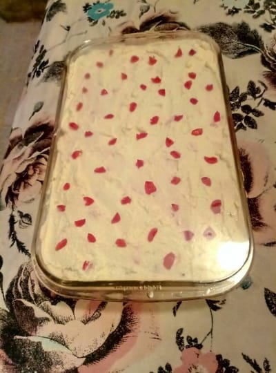 MALVALEKKER-TERT MET MAASKAAS / MARSHMALLOW-TART WITH COTTAGE CHEESE