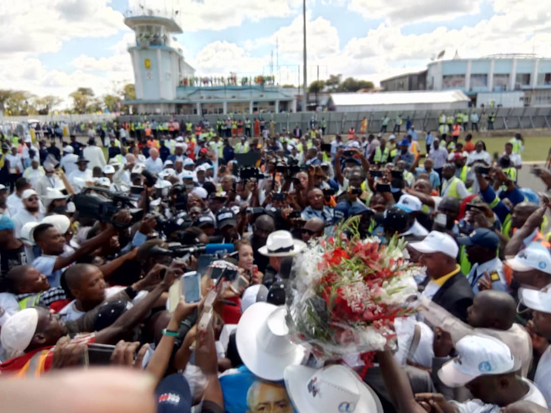 Arrivée de Katumbi :  L'ambiance à 16heures à la place de la poste.