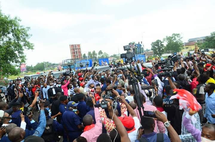 Après Ngobila:  Kamerhe expose des centaines des Congolais à la contamination à COVID-19 !