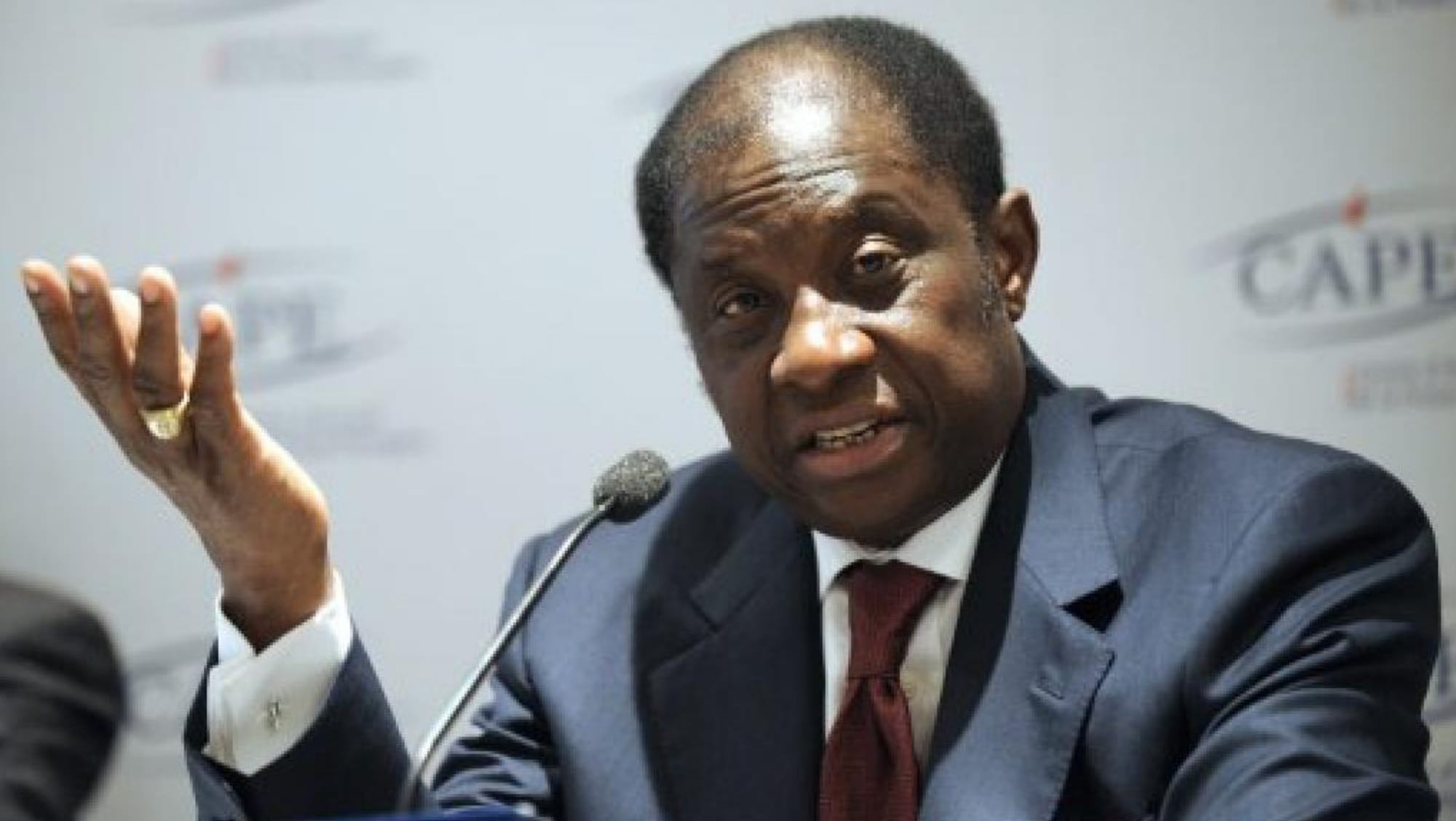 Thambwe Mwamba révèle le modus operandi pour avoir un poste au FCC par les femmes :  Le sexe et les champagnes !