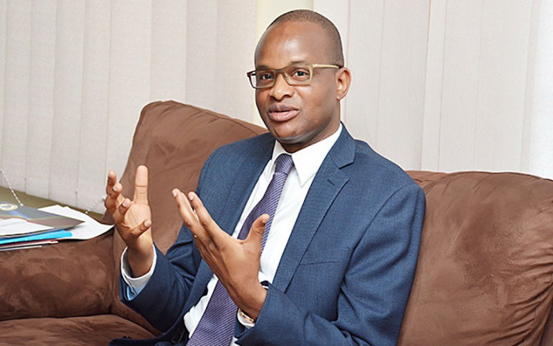 Assemblée nationale :  Enfin Maker Mwangu s'est fait remplacer par son épouse après une année de cumul des fonctions de Député et de Dircab de la Présidente de l'Assemblée nationale !
