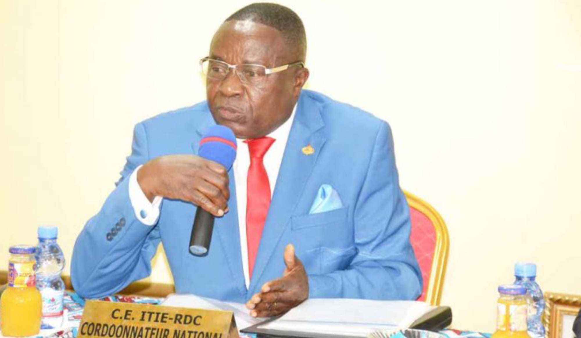 Après un traitement dégradant et humiliant lui infligé injustement et successivement par Bahati et Munembwe :  Mack Dumba Jeremy regagne la tête du Secrétariat technique de l’ITIE-RDC ce 29 juin !