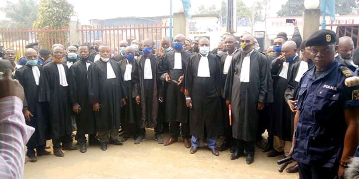 Kasaï : Le président du tribunal de grande instance de Tshikapa sur une chaise éjectable.