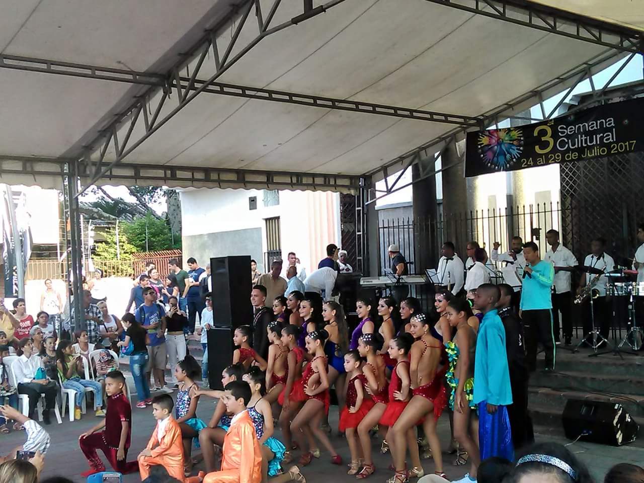 Muestra cultural en Palmira
