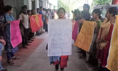 আমাকে প্রেমিকের মতো জড়িয়ে ধরো, ছাত্রীকে বলেন বিশ্ববিদ্যালয় শিক্ষক