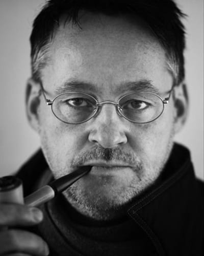 قصيدة إصطياد السحالي في الظلام / نيلس هاو