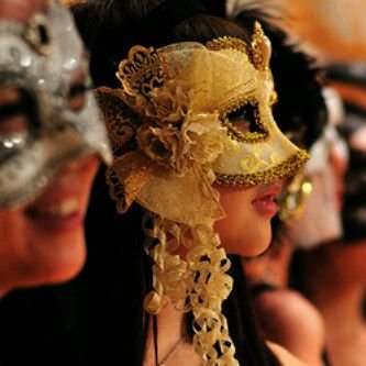 قصيدة حفلة تنكرية‏ / الشاعر الارمني ماروش