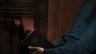 באחרית הימים, אלוהים כבר החל בעבודתו החדשה. מדוע אנשים שאינם מסוגלים לעמוד בקצב עבודתו החדשה של אלוהים – אנשים שנשארים בכנסייה מעידן החסד – לא יוכלו לזכות לישועה?