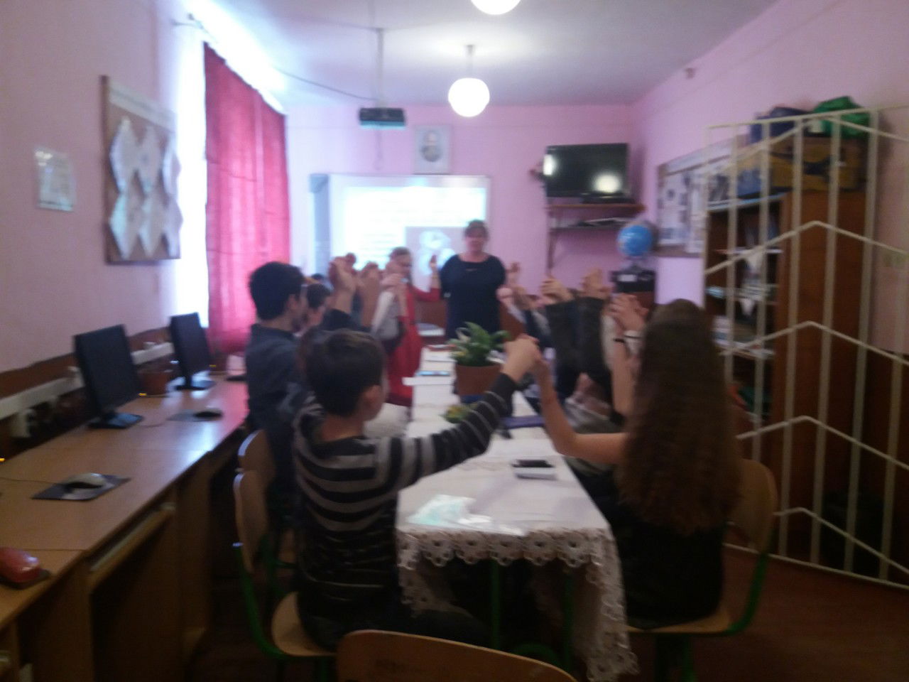 Екологічний журнал (виховна година) "Ми - маленька частина природи", підготувала Кричфалушій Ольга Василівна з учнями 6-А класу.
