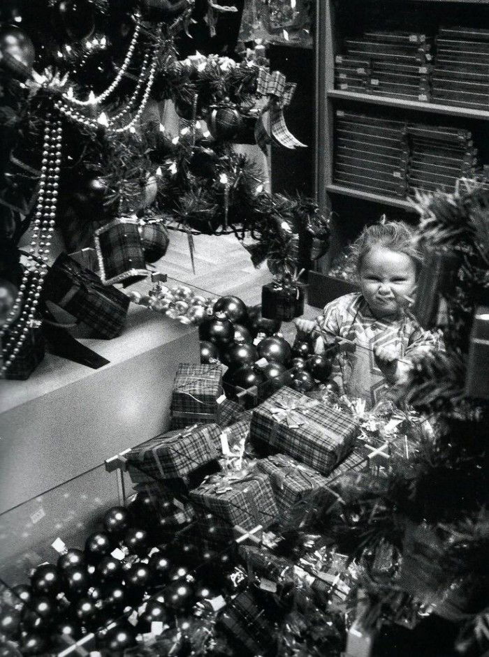 Willy Ronis - Petite fille, Noël 1953