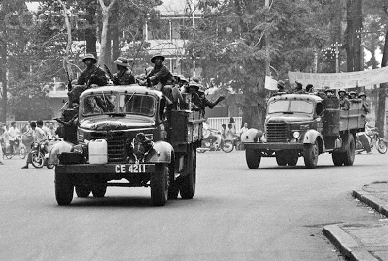 Françoise Demulder - North Vietnamese arrive in Saigon 1975