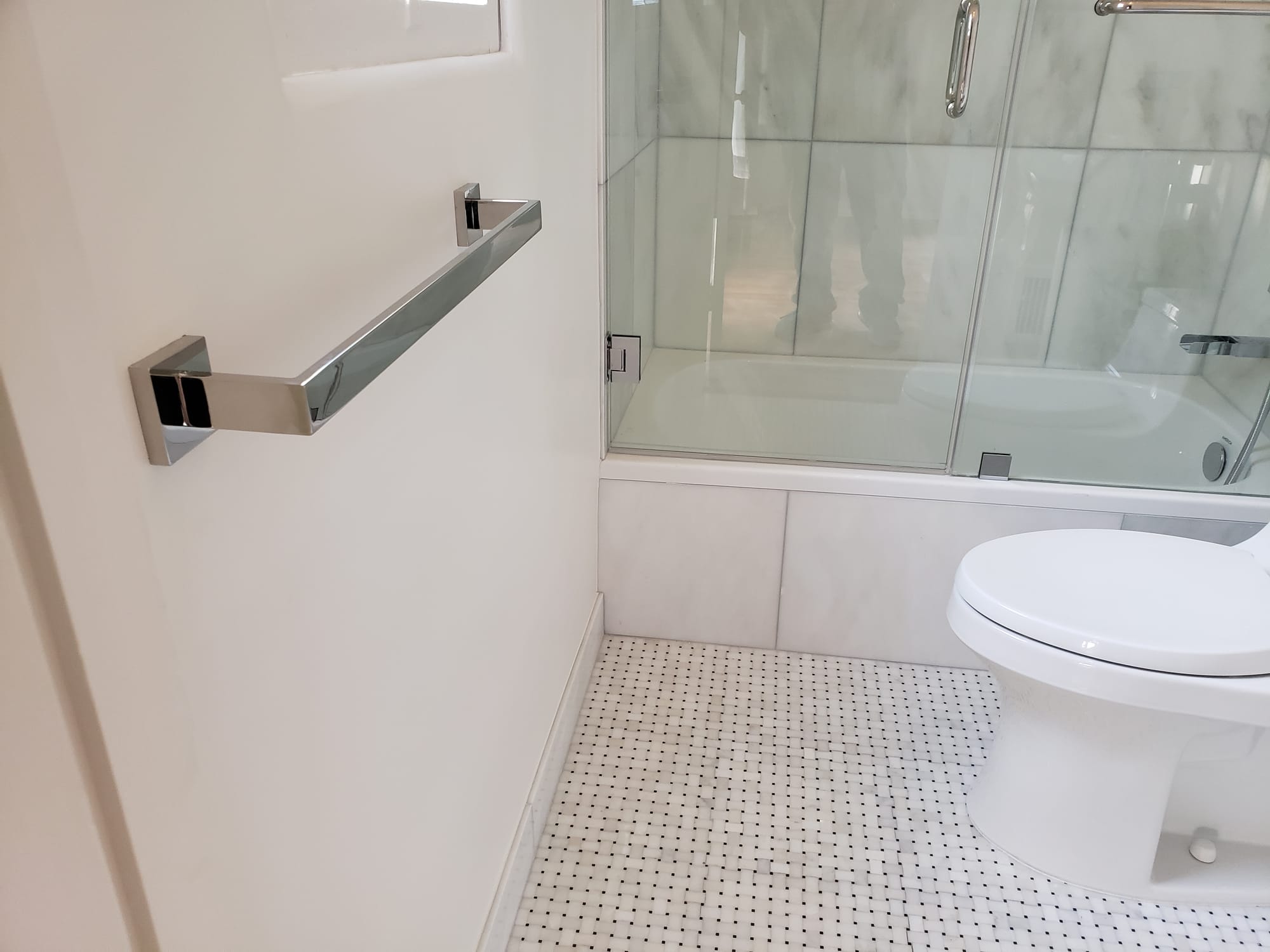 Popular Bathroom - Mark S.10/2019 90068 - LA